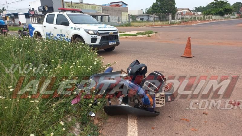 Acidente envolvendo carro e moto deixou uma pessoa ferida, em Rolim de Moura - Veja o vídeo da colisão Acidente envolvendo carro e moto deixou uma pessoa ferida, em Rolim de Moura - Veja o vídeo da colisão