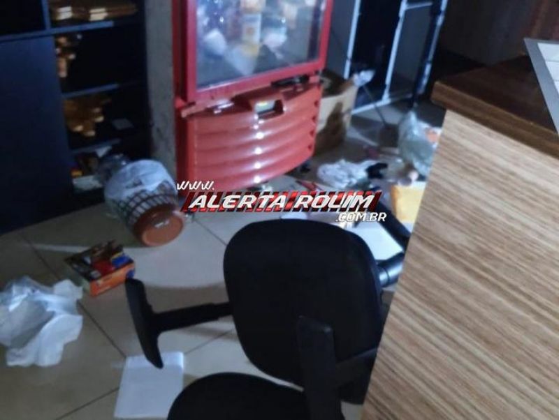 Após praticar furto durante a madrugada em estabelecimento comercial, suspeito foi preso em flagrante pela PM em Rolim de Moura Após praticar furto durante a madrugada em estabelecimento comercial, suspeito foi preso em flagrante pela PM em Rolim de Moura