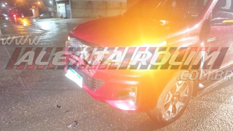 Colisão entre caminhonete e motoneta deixou uma pessoa ferida nesta noite em Rolim de Moura Colisão entre caminhonete e motoneta deixou uma pessoa ferida nesta noite em Rolim de Moura