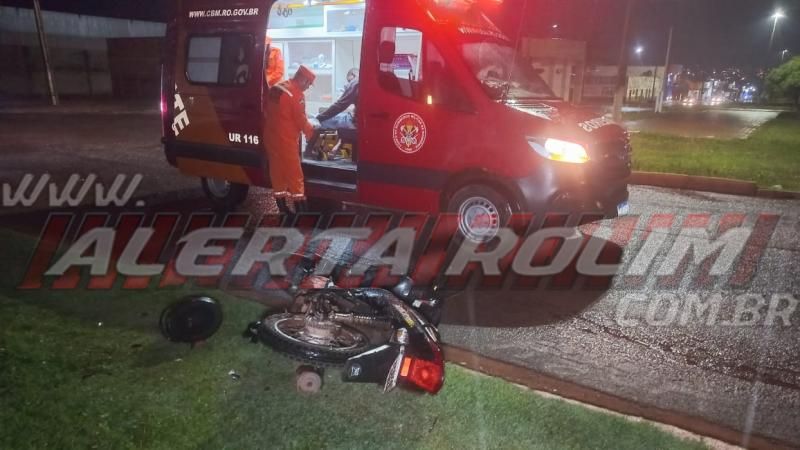 Colisão entre caminhonete e motoneta deixou uma pessoa ferida nesta noite em Rolim de Moura Colisão entre caminhonete e motoneta deixou uma pessoa ferida nesta noite em Rolim de Moura