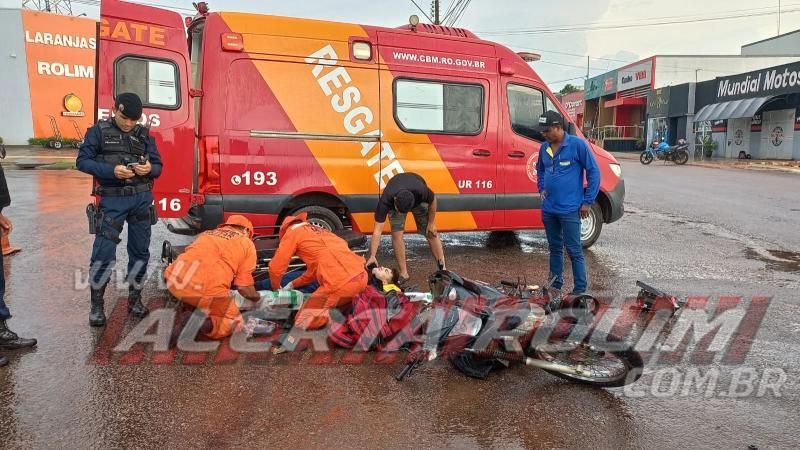 Colisão entre duas Bros deixou um dos condutores com fratura exposta em uma das pernas, em Rolim de Moura Colisão entre duas Bros deixou um dos condutores com fratura exposta em uma das pernas, em Rolim de Moura