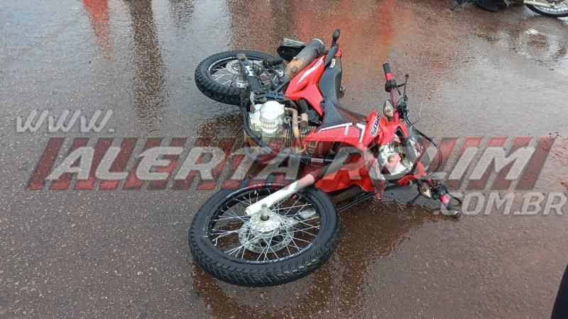 Colisão entre duas Bros deixou um dos condutores com fratura exposta em uma das pernas, em Rolim de Moura Colisão entre duas Bros deixou um dos condutores com fratura exposta em uma das pernas, em Rolim de Moura