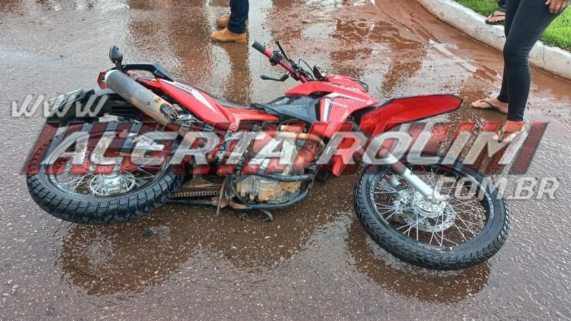 Colisão entre duas Bros deixou um dos condutores com fratura exposta em uma das pernas, em Rolim de Moura Colisão entre duas Bros deixou um dos condutores com fratura exposta em uma das pernas, em Rolim de Moura
