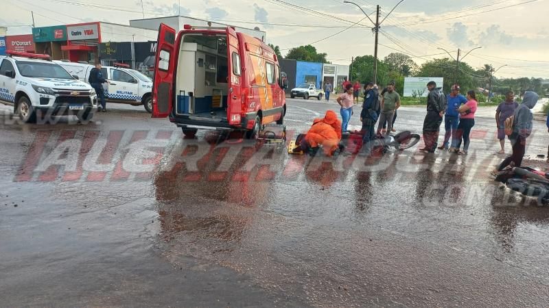 Colisão entre duas Bros deixou um dos condutores com fratura exposta em uma das pernas, em Rolim de Moura Colisão entre duas Bros deixou um dos condutores com fratura exposta em uma das pernas, em Rolim de Moura