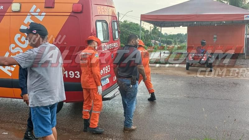 Colisão entre duas Bros deixou um dos condutores com fratura exposta em uma das pernas, em Rolim de Moura Colisão entre duas Bros deixou um dos condutores com fratura exposta em uma das pernas, em Rolim de Moura