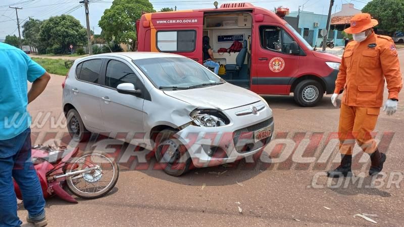 Colisão entre moto e carro deixou uma pessoa ferida no bairro São Cristóvão, em Rolim de Moura Colisão entre moto e carro deixou uma pessoa ferida no bairro São Cristóvão, em Rolim de Moura