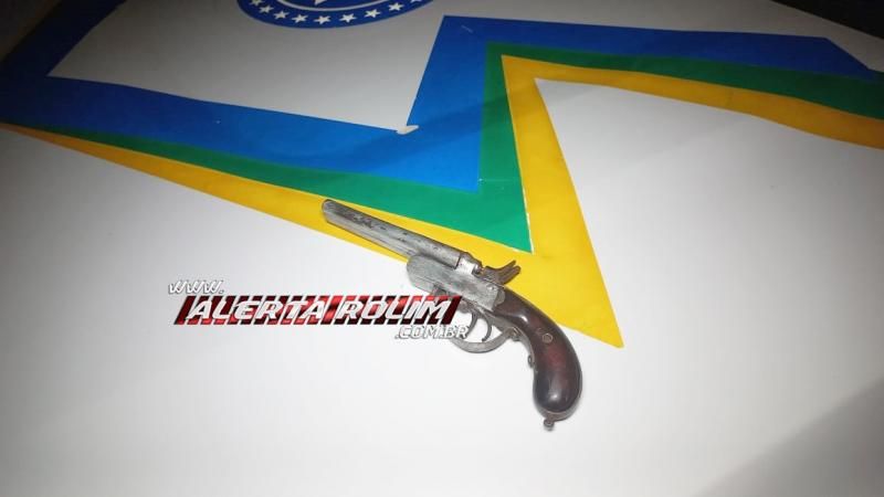 Indivíduo com arma de fogo foi preso em flagrante pela PM em Rolim de Moura, após disparo em via pública Indivíduo com arma de fogo foi preso em flagrante pela PM em Rolim de Moura, após disparo em via pública