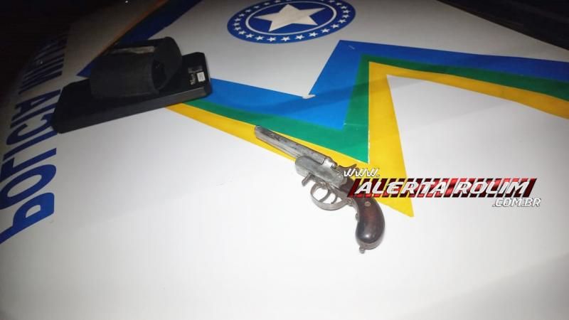 Indivíduo com arma de fogo foi preso em flagrante pela PM em Rolim de Moura, após disparo em via pública Indivíduo com arma de fogo foi preso em flagrante pela PM em Rolim de Moura, após disparo em via pública