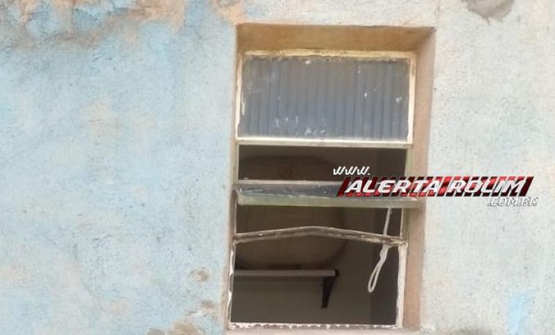 Ladrão foi preso em flagrante pela PM em Rolim de Moura, após arrombar estabelecimentos comerciais e praticar furto Ladrão foi preso em flagrante pela PM em Rolim de Moura, após arrombar estabelecimentos comerciais e praticar furto