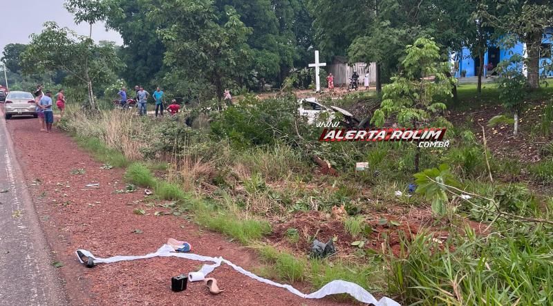 Médica foi socorrida com fratura na perna após caminhonete capotar na RO 383 Médica foi socorrida com fratura na perna após caminhonete capotar na RO 383