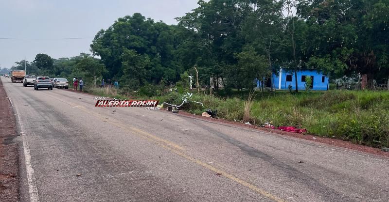 Médica foi socorrida com fratura na perna após caminhonete capotar na RO 383 Médica foi socorrida com fratura na perna após caminhonete capotar na RO 383