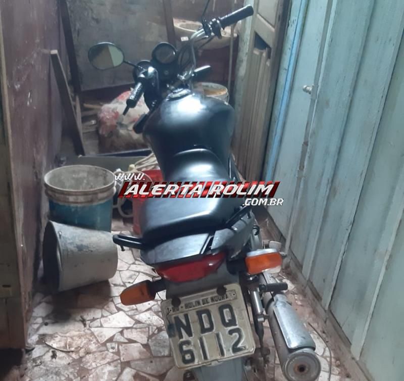 Motocicleta foi recuperada pela Polícia Militar poucas horas após ser furtada em Rolim de Moura Motocicleta foi recuperada pela Polícia Militar poucas horas após ser furtada em Rolim de Moura