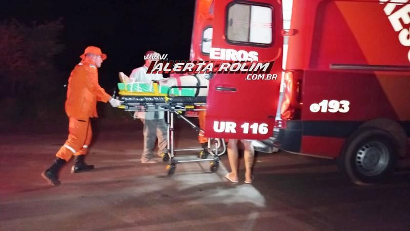 Mulher sofreu fratura na perna após casal cair de moto na RO 010, em Rolim de Moura Mulher sofreu fratura na perna após casal cair de moto na RO 010, em Rolim de Moura