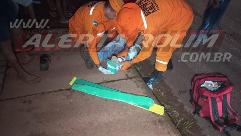 No terceiro acidente do dia, motociclista sofreu fratura exposta em uma das perna após colisão com caminhonete, em Rolim de Moura No terceiro acidente do dia, motociclista sofreu fratura exposta em uma das perna após colisão com caminhonete, em Rolim de Moura