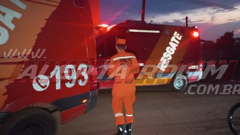No terceiro acidente do dia, motociclista sofreu fratura exposta em uma das perna após colisão com caminhonete, em Rolim de Moura No terceiro acidente do dia, motociclista sofreu fratura exposta em uma das perna após colisão com caminhonete, em Rolim de Moura