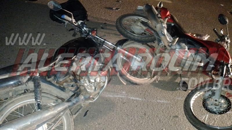 Quarto acidente dia deixou dois feridos e envolveu duas motos e um carro na RO 010, em Rolim de Moura Quarto acidente dia deixou dois feridos e envolveu duas motos e um carro na RO 010, em Rolim de Moura