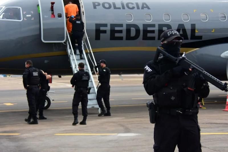 Rondônia transfere 5 líderes de facções para presídios federais; veja quem são Rondônia transfere 5 líderes de facções para presídios federais; veja quem são