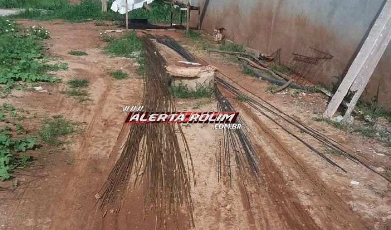 Vídeo - Câmeras de segurança registraram o momento em que homem praticava furto de barras de ferro de obras da galeria em Rolim de Moura Vídeo - Câmeras de segurança registraram o momento em que homem praticava furto de barras de ferro de obras da galeria em Rolim de Moura