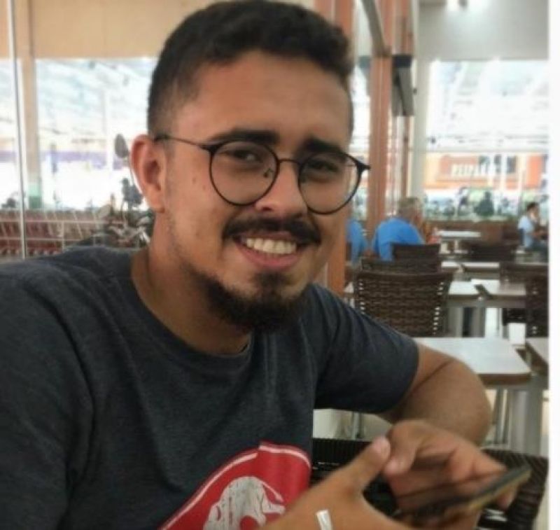ATUALIZADA – Identificado jovem de 23 anos que morreu em grave acidente nesta tarde no bairro Olímpico, em Rolim de Moura ATUALIZADA – Identificado jovem de 23 anos que morreu em grave acidente nesta tarde no bairro Olímpico, em Rolim de Moura