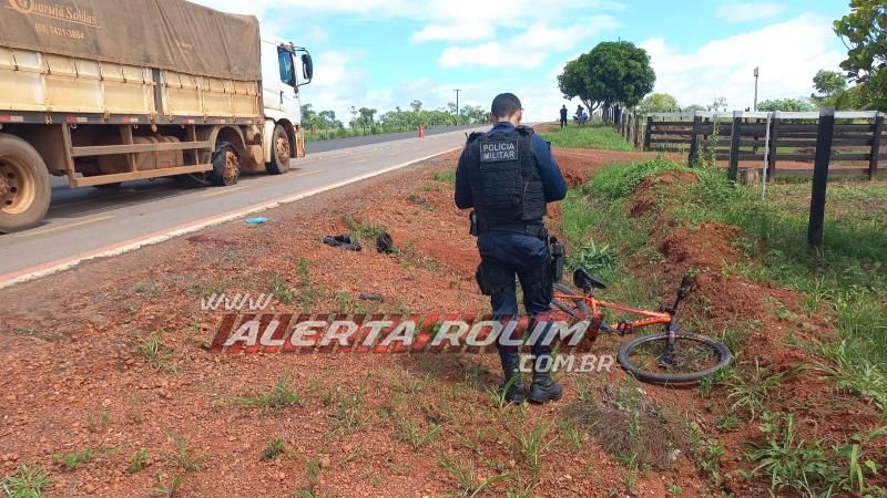 Ciclista sofreu grave ferimento na cabeça após acidente com caminhão na ciclovia da RO 479, em Rolim de Moura Ciclista sofreu grave ferimento na cabeça após acidente com caminhão na ciclovia da RO 479, em Rolim de Moura