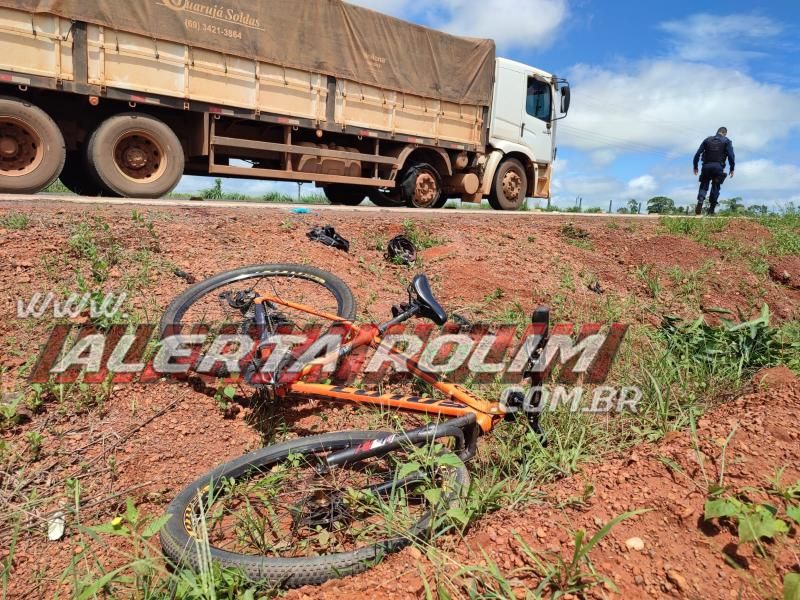 Ciclista sofreu grave ferimento na cabeça após acidente com caminhão na ciclovia da RO 479, em Rolim de Moura Ciclista sofreu grave ferimento na cabeça após acidente com caminhão na ciclovia da RO 479, em Rolim de Moura