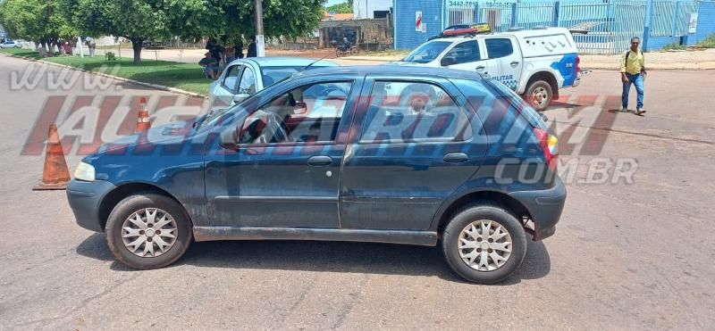 Colisão entre dois carros foi registrada no cruzamento das Avenidas Norte Sul e São Paulo, em Rolim de Moura Colisão entre dois carros foi registrada no cruzamento das Avenidas Norte Sul e São Paulo, em Rolim de Moura