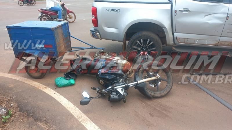 Colisão entre moto e caminhonete foi registrada em Rolim de Moura