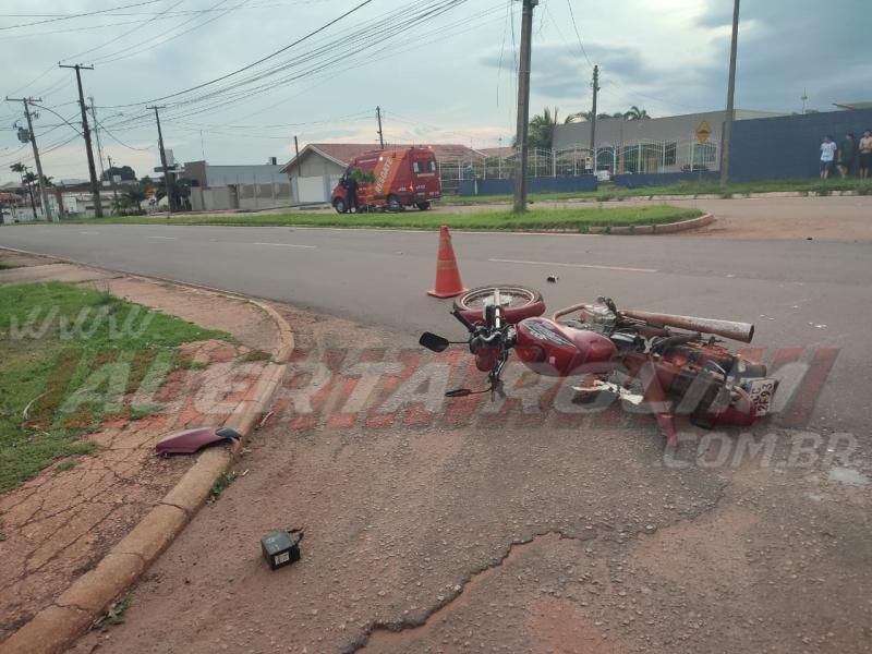 Dois acidentes foram registrados no domingo em Rolim de Moura; em um deles um dos envolvidos abandonou a moto e se evadiu Dois acidentes foram registrados no domingo em Rolim de Moura; em um deles um dos envolvidos abandonou a moto e se evadiu