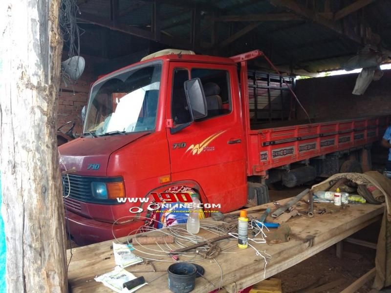 Homem morreu prensado enquanto realizava reparos em molas de caminhão na zona rural de Alta Floresta do Oeste Homem morreu prensado enquanto realizava reparos em molas de caminhão na zona rural de Alta Floresta do Oeste
