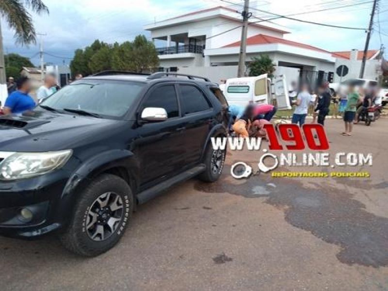 Jovem morreu após grave colisão entre carro e moto em Alta Floresta do Oeste Jovem morreu após grave colisão entre carro e moto em Alta Floresta do Oeste