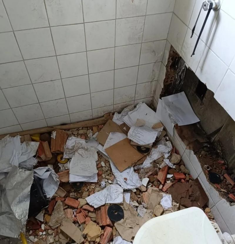 Ladrões invadiram agência do BB e arrombaram cofre que não tinha dinheiro, em RO Ladrões invadiram agência do BB e arrombaram cofre que não tinha dinheiro, em RO