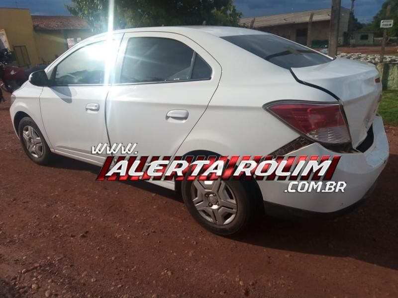Moto pegou fogo após colisão traseira com carro nesta tarde em Rolim de Moura Moto pegou fogo após colisão traseira com carro nesta tarde em Rolim de Moura