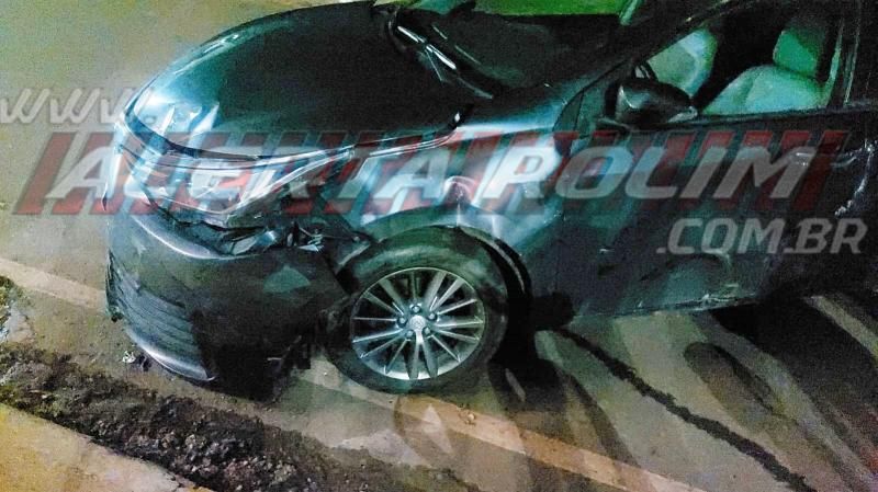 Motorista de Strada fugiu do local após invadir preferencial e bater em Corolla, em Rolim de Moura Motorista de Strada fugiu do local após invadir preferencial e bater em Corolla, em Rolim de Moura
