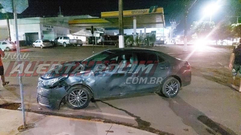 Motorista de Strada fugiu do local após invadir preferencial e bater em Corolla, em Rolim de Moura Motorista de Strada fugiu do local após invadir preferencial e bater em Corolla, em Rolim de Moura
