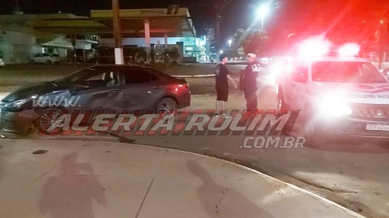 Motorista de Strada fugiu do local após invadir preferencial e bater em Corolla, em Rolim de Moura Motorista de Strada fugiu do local após invadir preferencial e bater em Corolla, em Rolim de Moura