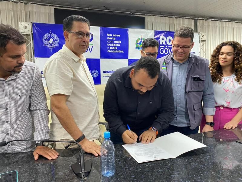 Pacientes de Rolim de Moura não precisarão mais se deslocar a Vilhena para fazer exames de tomografia e ressonância magnética, pelo SUS Pacientes de Rolim de Moura não precisarão mais se deslocar a Vilhena para fazer exames de tomografia e ressonância magnética, pelo SUS