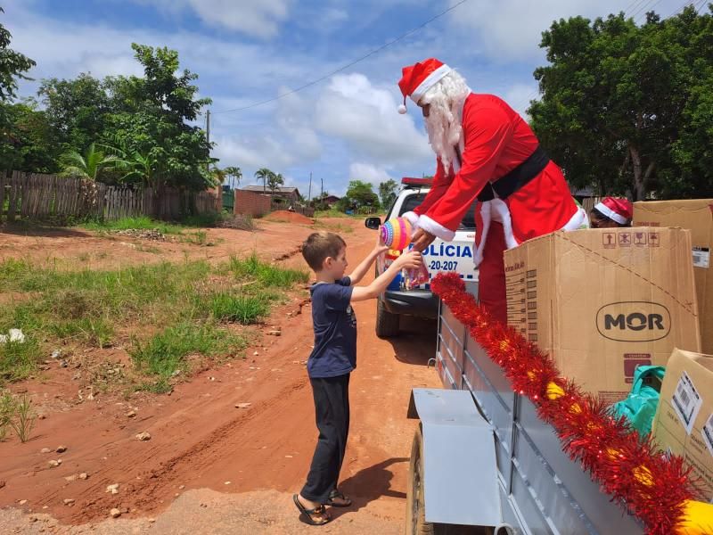 Polícia Militar em Nova Brasilândia realiza pelo 8° ano o Natal Solidário Polícia Militar em Nova Brasilândia realiza pelo 8° ano o Natal Solidário