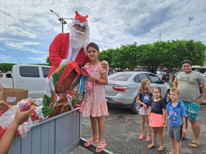 Polícia Militar em Nova Brasilândia realiza pelo 8° ano o Natal Solidário Polícia Militar em Nova Brasilândia realiza pelo 8° ano o Natal Solidário