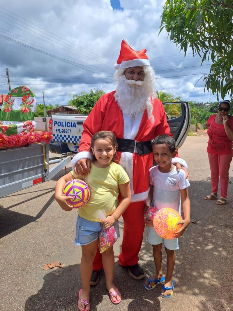 Polícia Militar em Nova Brasilândia realiza pelo 8° ano o Natal Solidário Polícia Militar em Nova Brasilândia realiza pelo 8° ano o Natal Solidário