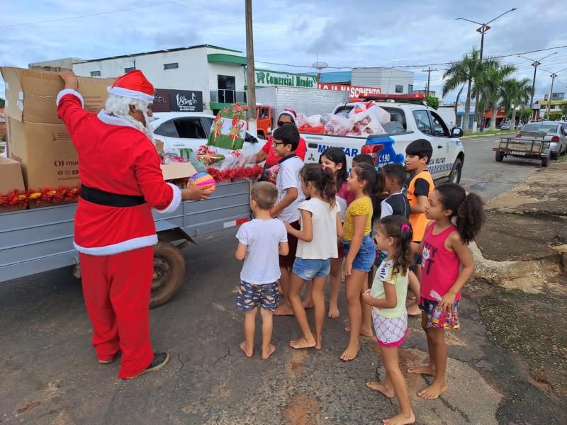 Polícia Militar em Nova Brasilândia realiza pelo 8° ano o Natal Solidário Polícia Militar em Nova Brasilândia realiza pelo 8° ano o Natal Solidário