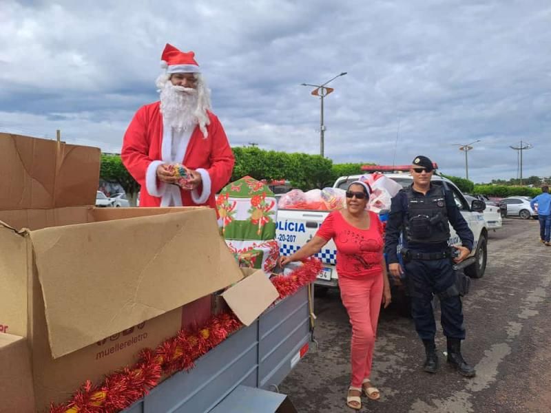 Polícia Militar em Nova Brasilândia realiza pelo 8° ano o Natal Solidário Polícia Militar em Nova Brasilândia realiza pelo 8° ano o Natal Solidário
