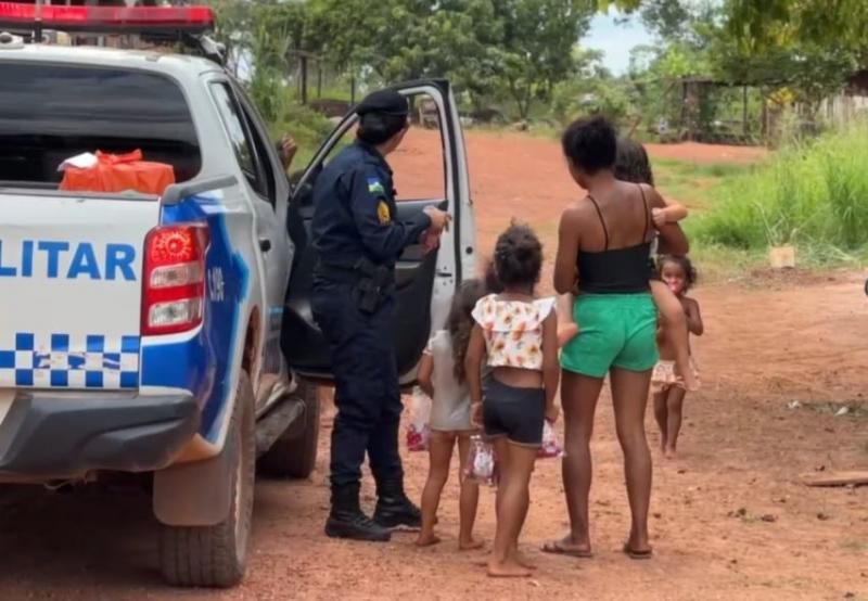 Polícia Militar em Rolim de Moura realiza a entrega dos presentes do projeto “Adote uma Cartinha” Polícia Militar em Rolim de Moura realiza a entrega dos presentes do projeto “Adote uma Cartinha”