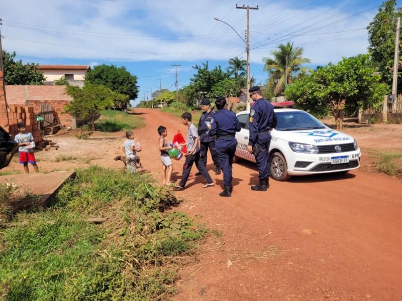 Polícia Militar em Rolim de Moura realiza a entrega dos presentes do projeto “Adote uma Cartinha” Polícia Militar em Rolim de Moura realiza a entrega dos presentes do projeto “Adote uma Cartinha”