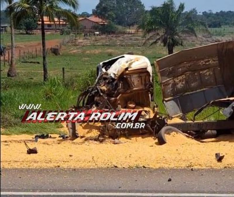 TRAGÉDIA - Motorista de caminhão, esposa e filho morreram em grave acidente nesta manhã na BR 364, em Cacoal TRAGÉDIA - Motorista de caminhão, esposa e filho morreram em grave acidente nesta manhã na BR 364, em Cacoal