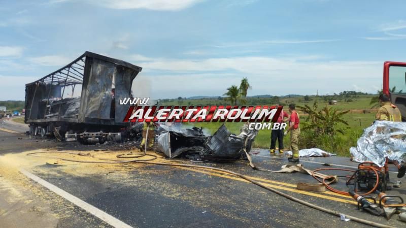 TRAGÉDIA - Motorista de caminhão, esposa e filho morreram em grave acidente nesta manhã na BR 364, em Cacoal TRAGÉDIA - Motorista de caminhão, esposa e filho morreram em grave acidente nesta manhã na BR 364, em Cacoal