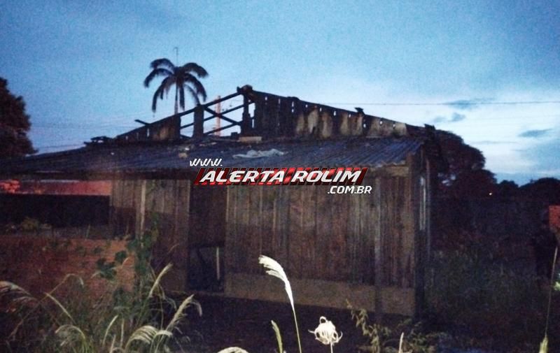 URGENTE – Princípio de incêndio foi registrado em casa onde foi encontrado corpo de adolescente em Rolim de Moura URGENTE – Princípio de incêndio foi registrado em casa onde foi encontrado corpo de adolescente em Rolim de Moura