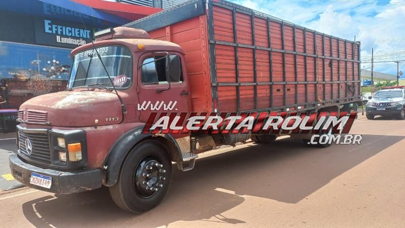 Acidente de trânsito envolvendo carro e caminhão boiadeiro foi registrado nesta tarde em Rolim de Moura Acidente de trânsito envolvendo carro e caminhão boiadeiro foi registrado nesta tarde em Rolim de Moura