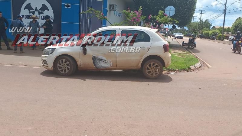 Acidente de trânsito envolvendo carro e caminhão boiadeiro foi registrado nesta tarde em Rolim de Moura Acidente de trânsito envolvendo carro e caminhão boiadeiro foi registrado nesta tarde em Rolim de Moura