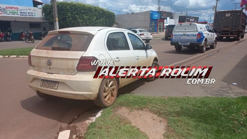 Acidente de trânsito envolvendo carro e caminhão boiadeiro foi registrado nesta tarde em Rolim de Moura Acidente de trânsito envolvendo carro e caminhão boiadeiro foi registrado nesta tarde em Rolim de Moura