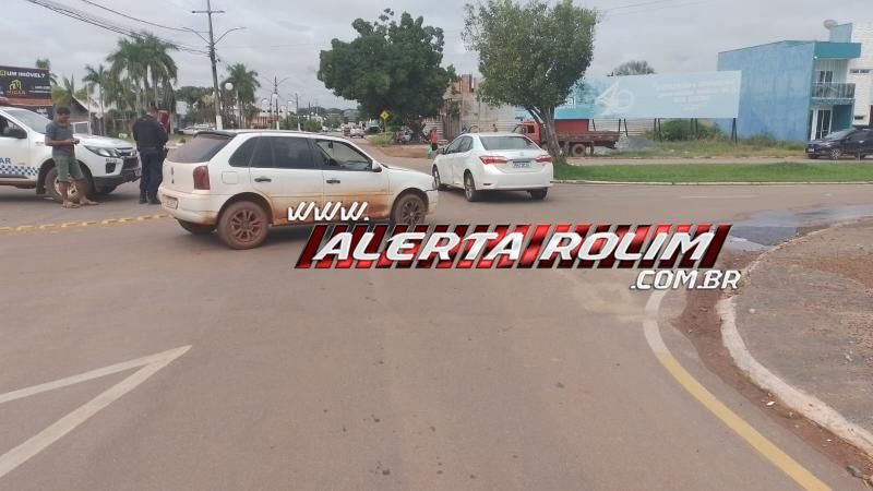 Acidente de trânsito foi registrado em rotatória recém-instalada, em Rolim de Moura Acidente de trânsito foi registrado em rotatória recém-instalada, em Rolim de Moura
